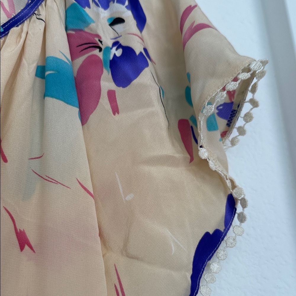 Yumi Kim Beige Floral Scoop-Neck Blouse with Blue & Teal Flowers - Picture 6 of 7